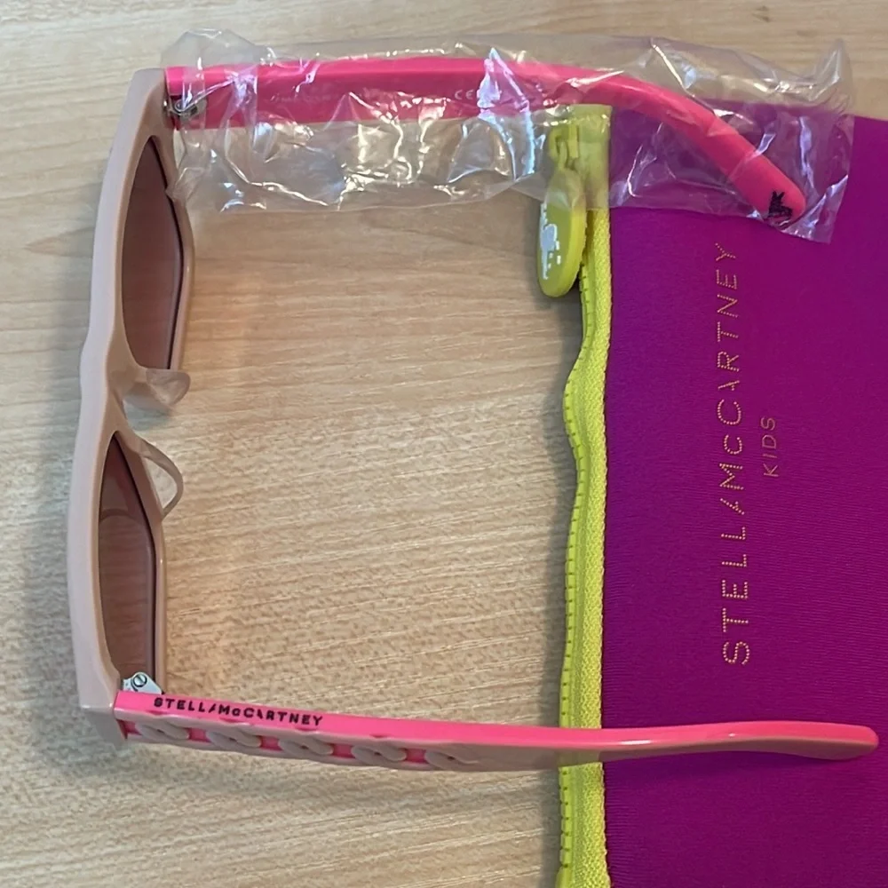 Stella McCartney Two Tone Chain SK0028S 001 Sunglasses and Logo Soft Case